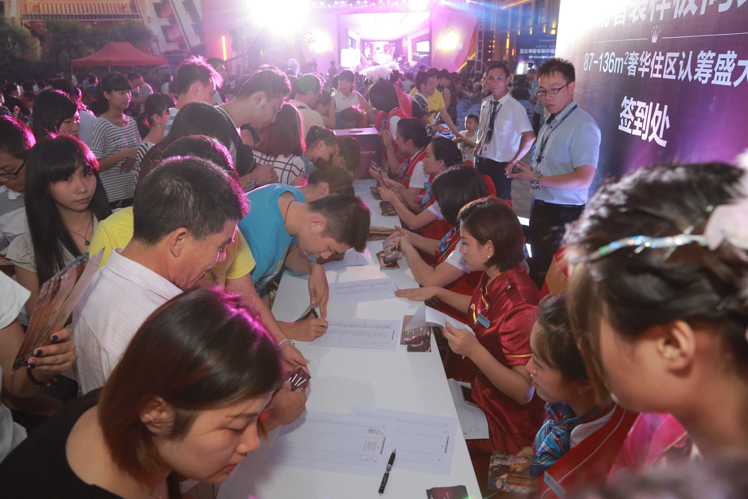 9.6万达华府样板间开放活动图