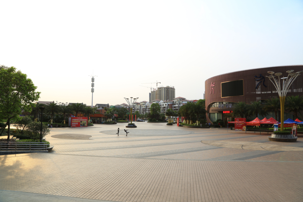 售楼处前的广场
