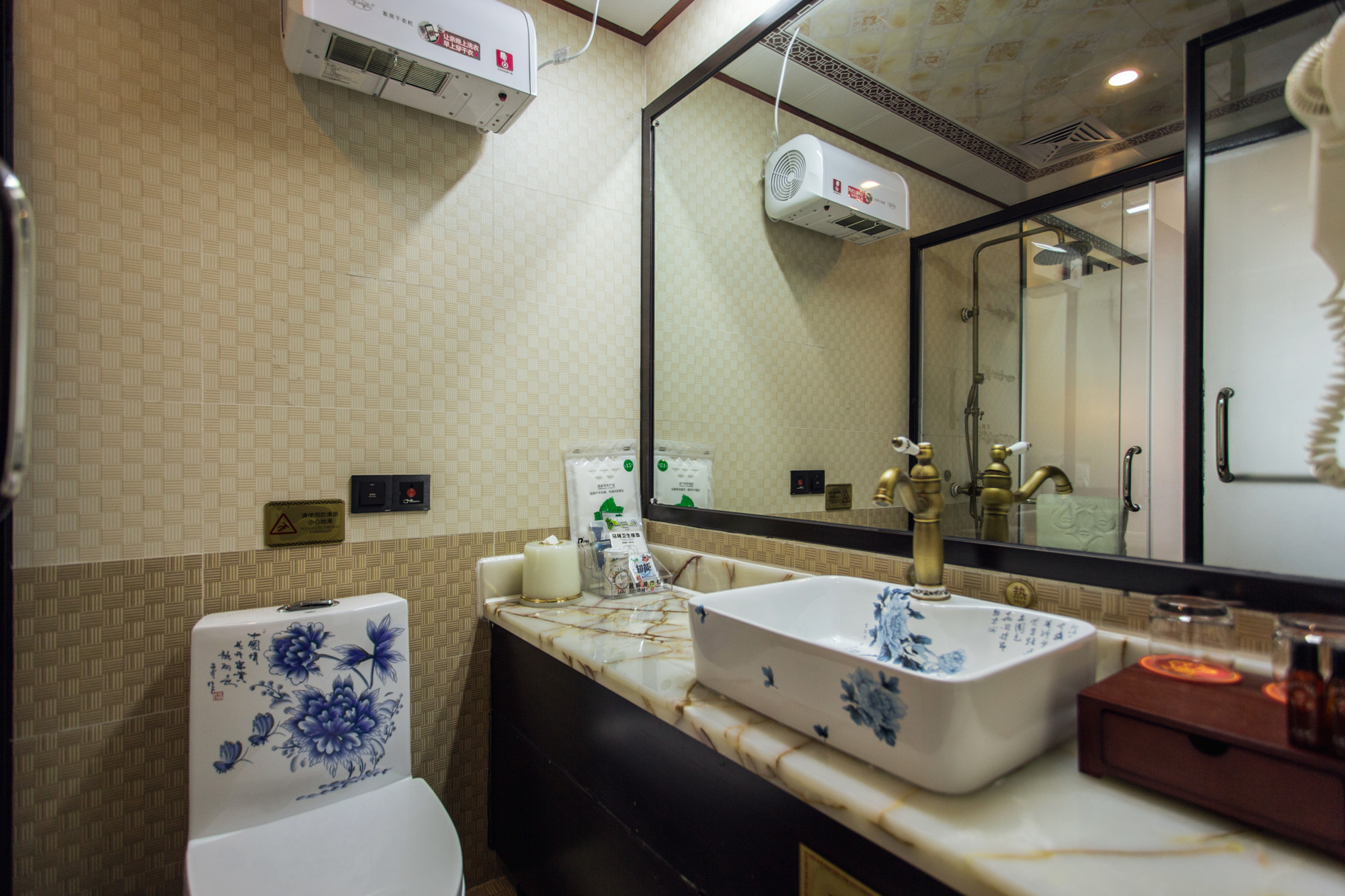 幸福挺至尊酒店