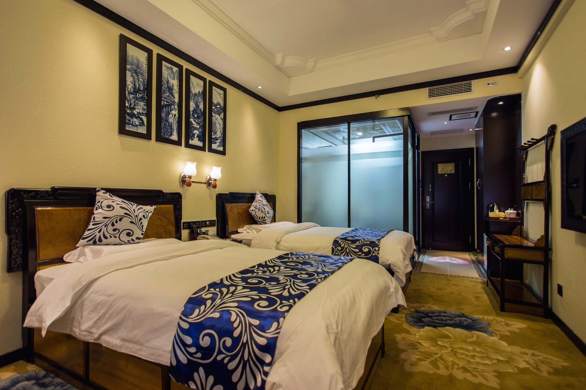 幸福挺至尊酒店