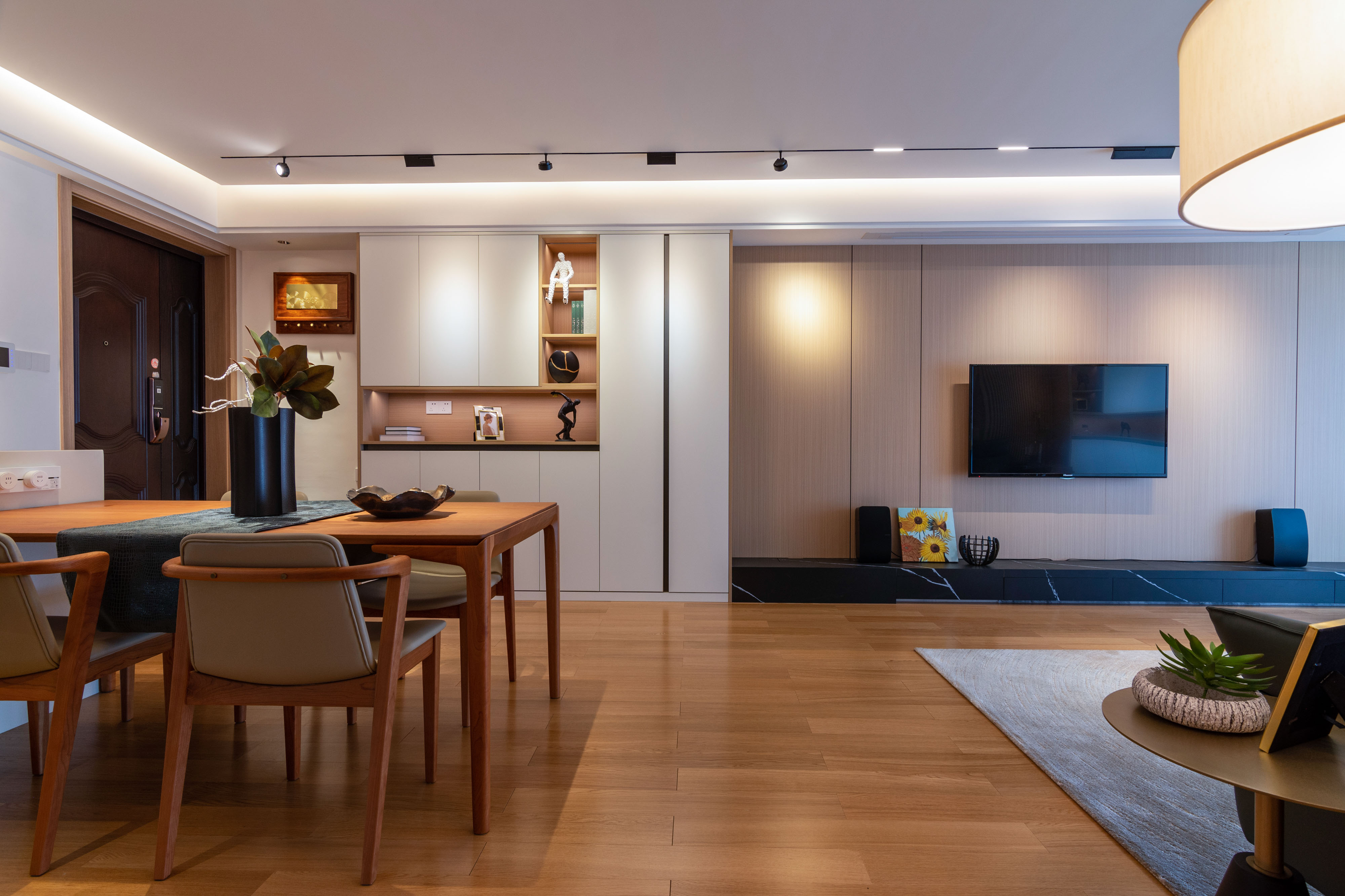 彰泰睿城 现代风暧色调