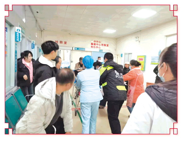 桂林交警护航 温暖瞬间一幕幕